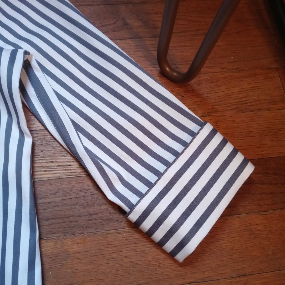 CHICO'S no iron stretch 3/4 sleeve stripe shirt (0/US4) - Picture 10 of 16